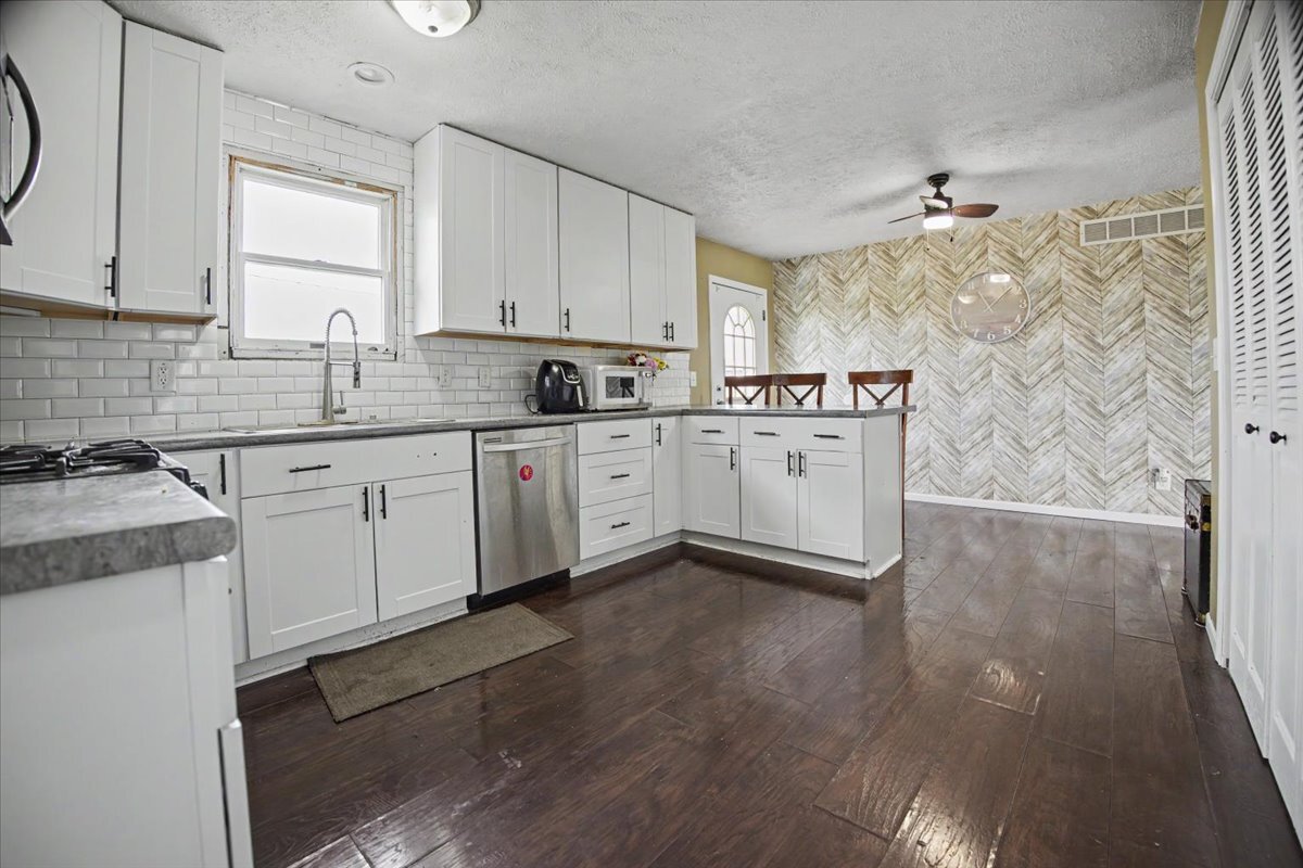 414 N Kathleen Street Property Photo 9