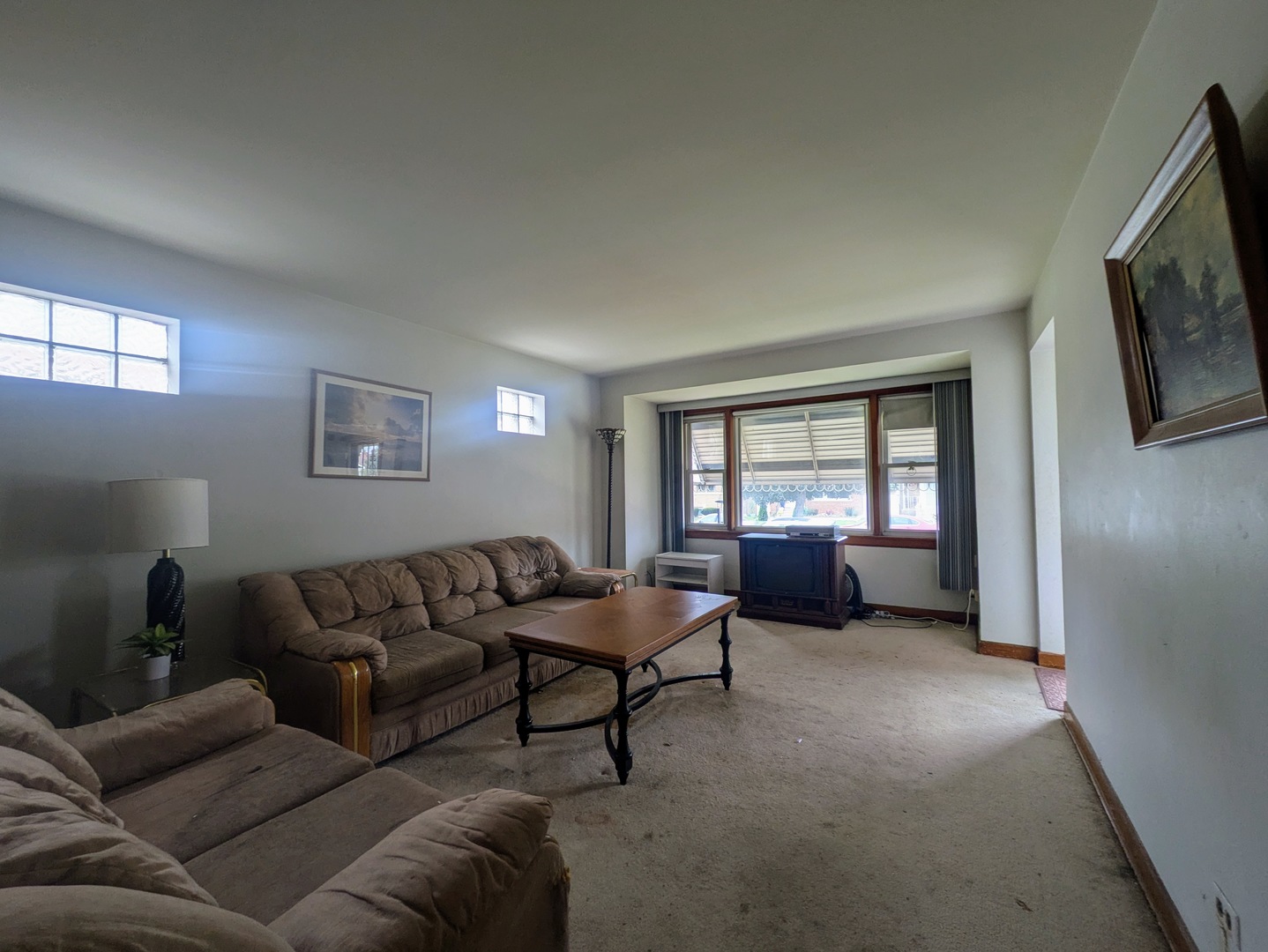 6639 S Knox Avenue Property Photo 2