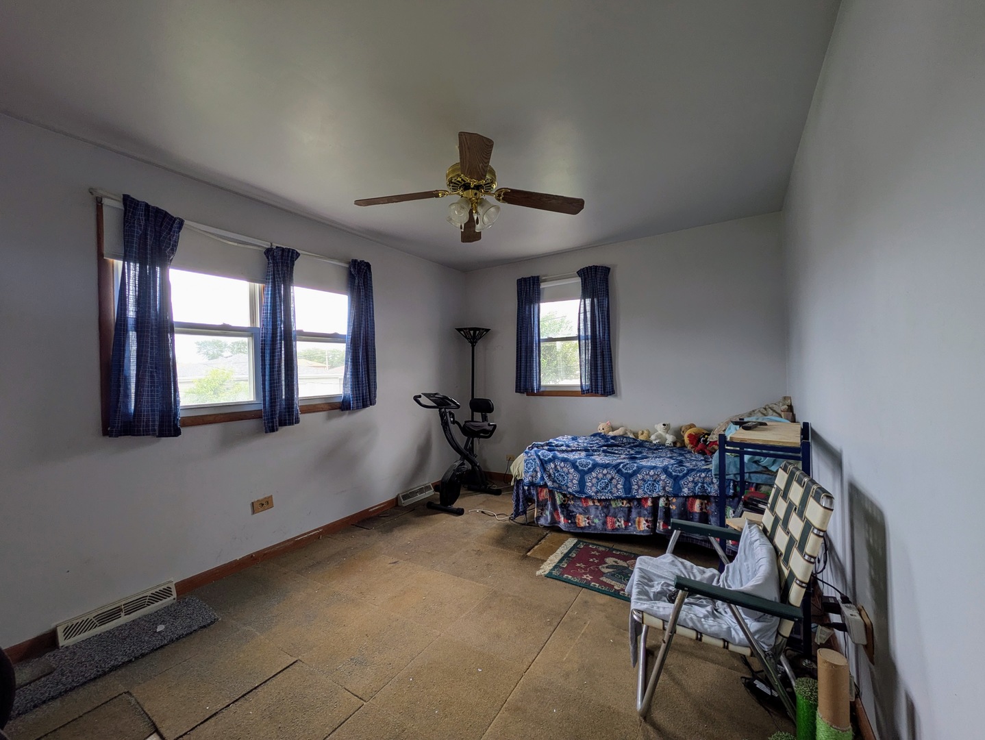 6639 S Knox Avenue Property Photo 9