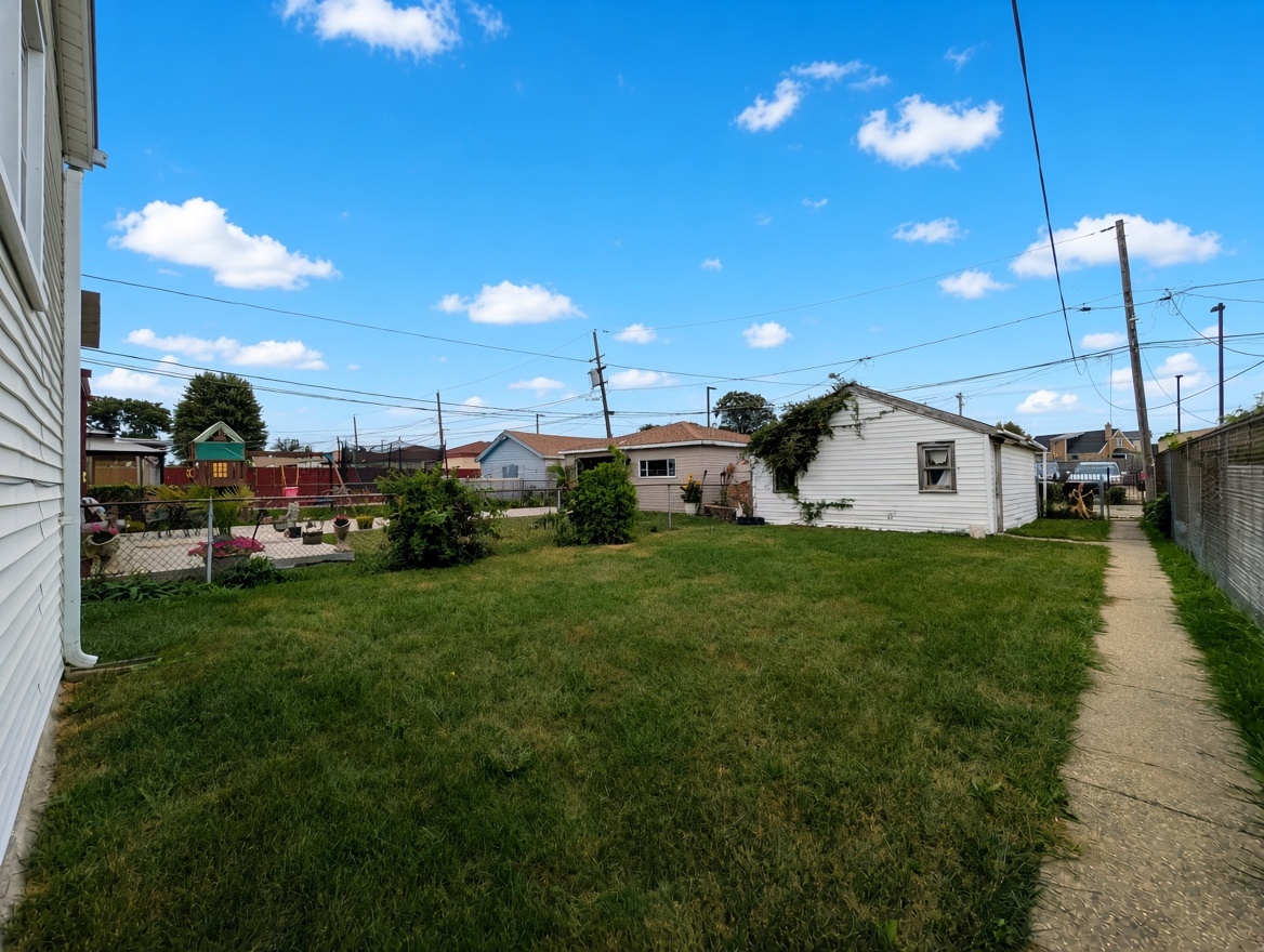6639 S Knox Avenue Property Photo 11