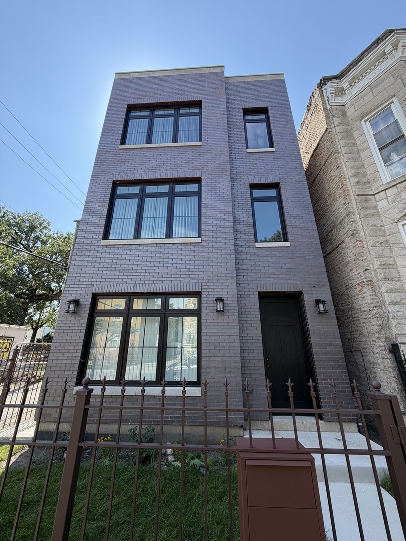 2821 W Walnut Street Property Photo 1