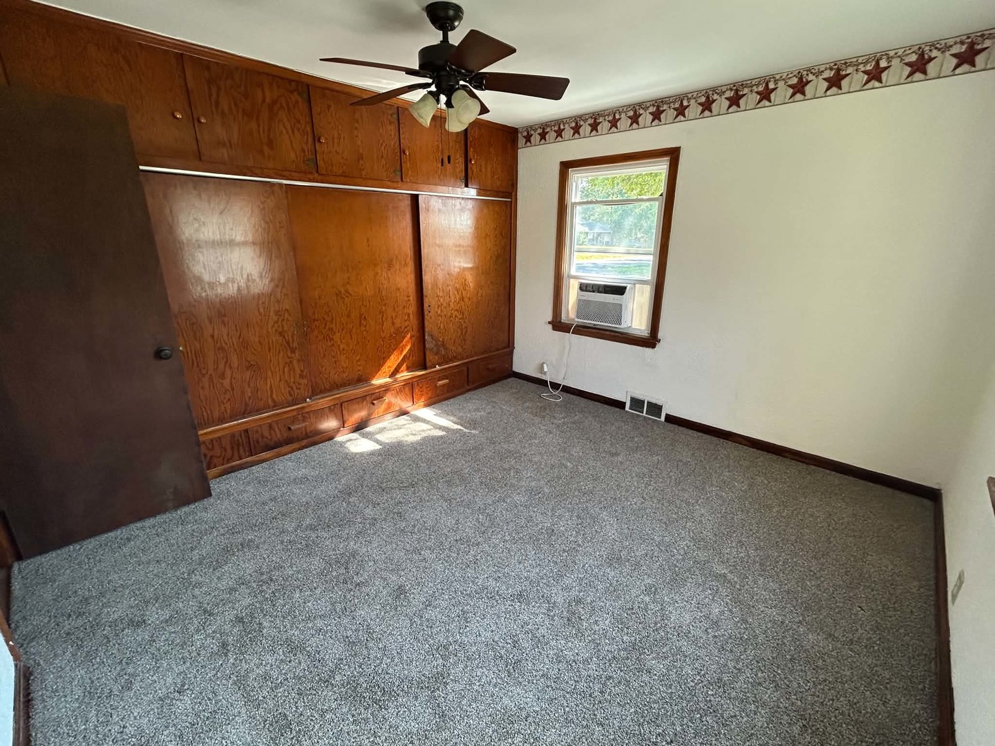 433 Marteeny Street Property Photo 8