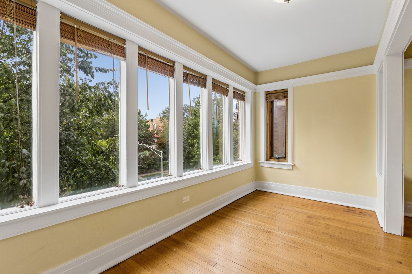 1130 W Morse Avenue 2e Property Photo 5