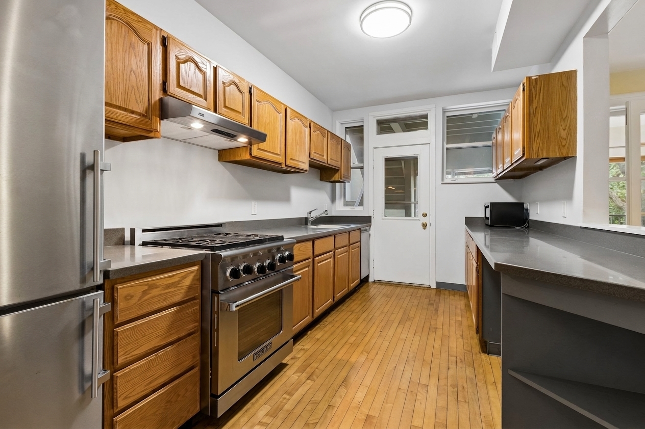 1130 W Morse Avenue 2e Property Photo 6