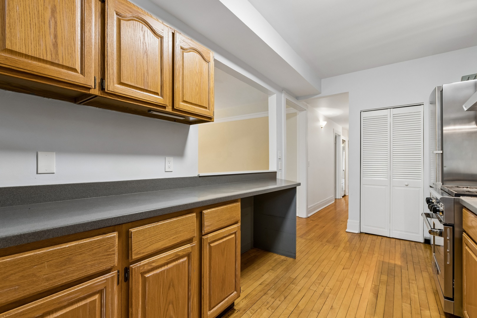 1130 W Morse Avenue 2e Property Photo 7