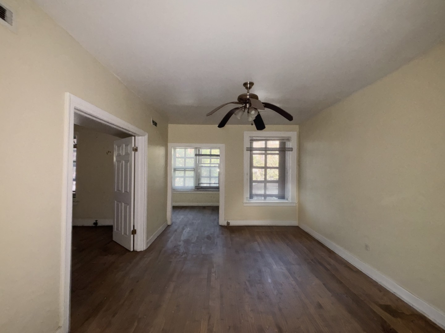 7135 S East End Avenue Property Photo 3