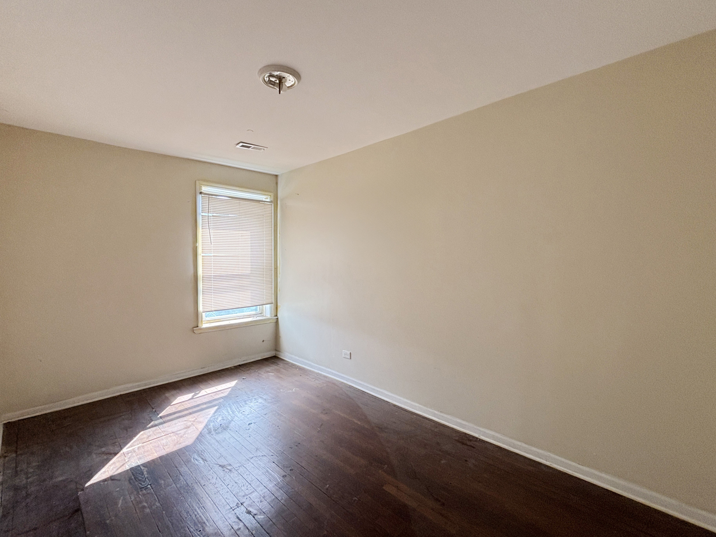 7135 S East End Avenue Property Photo 7