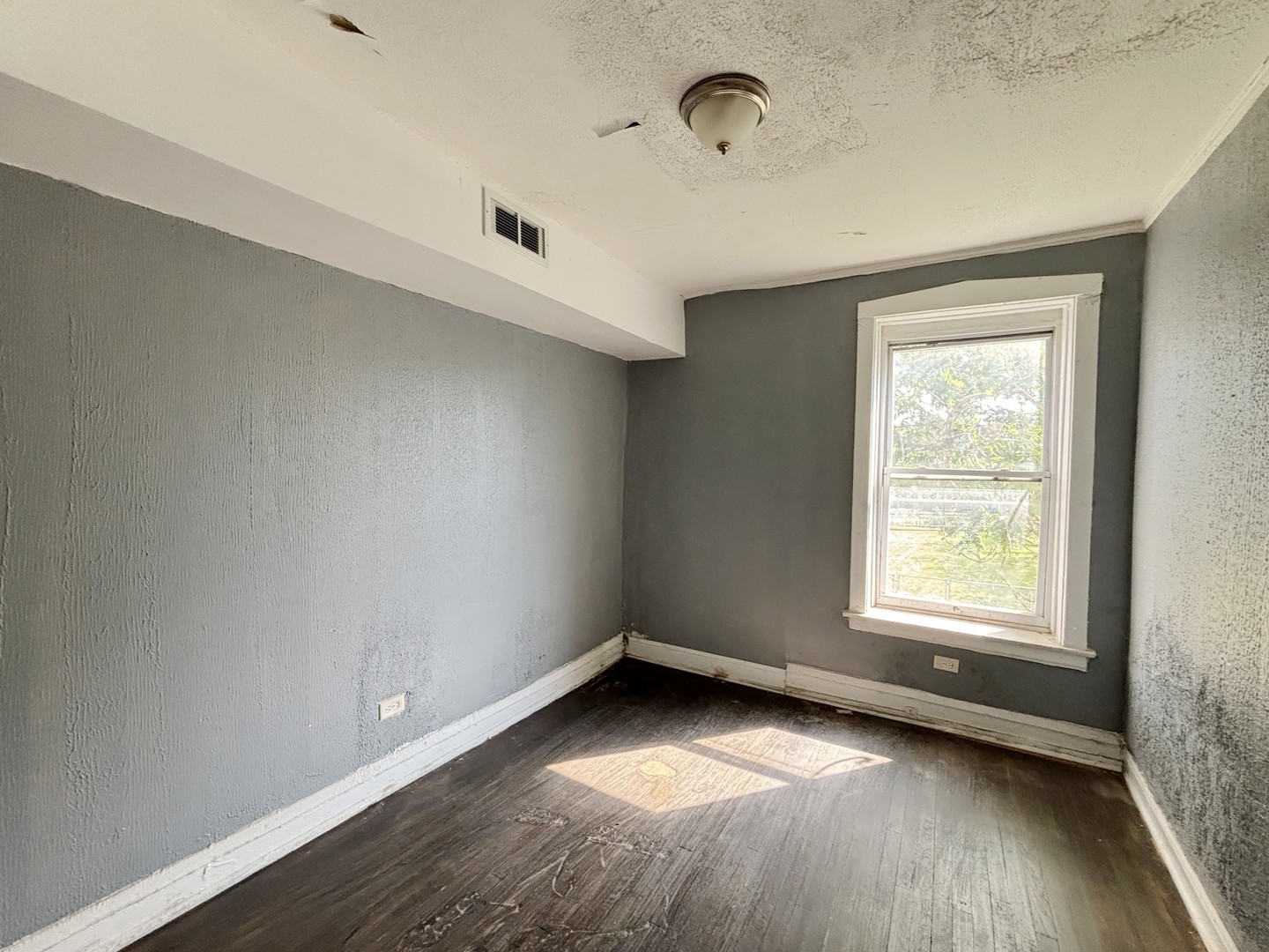 7135 S East End Avenue Property Photo 12