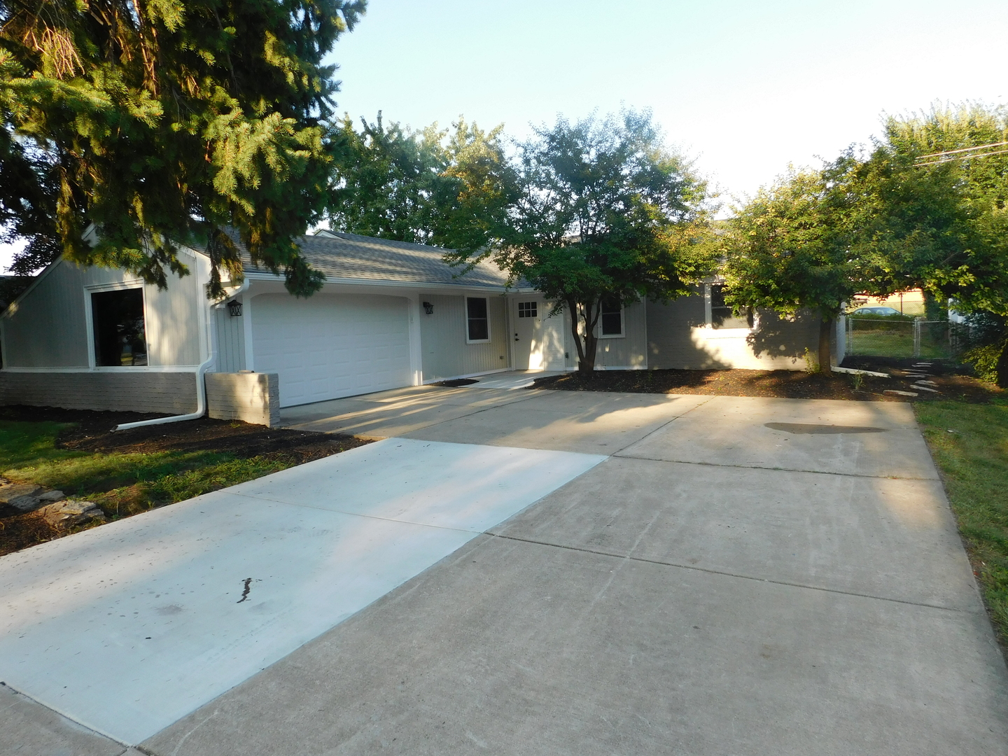 212 N Pinecrest Road Property Photo 1