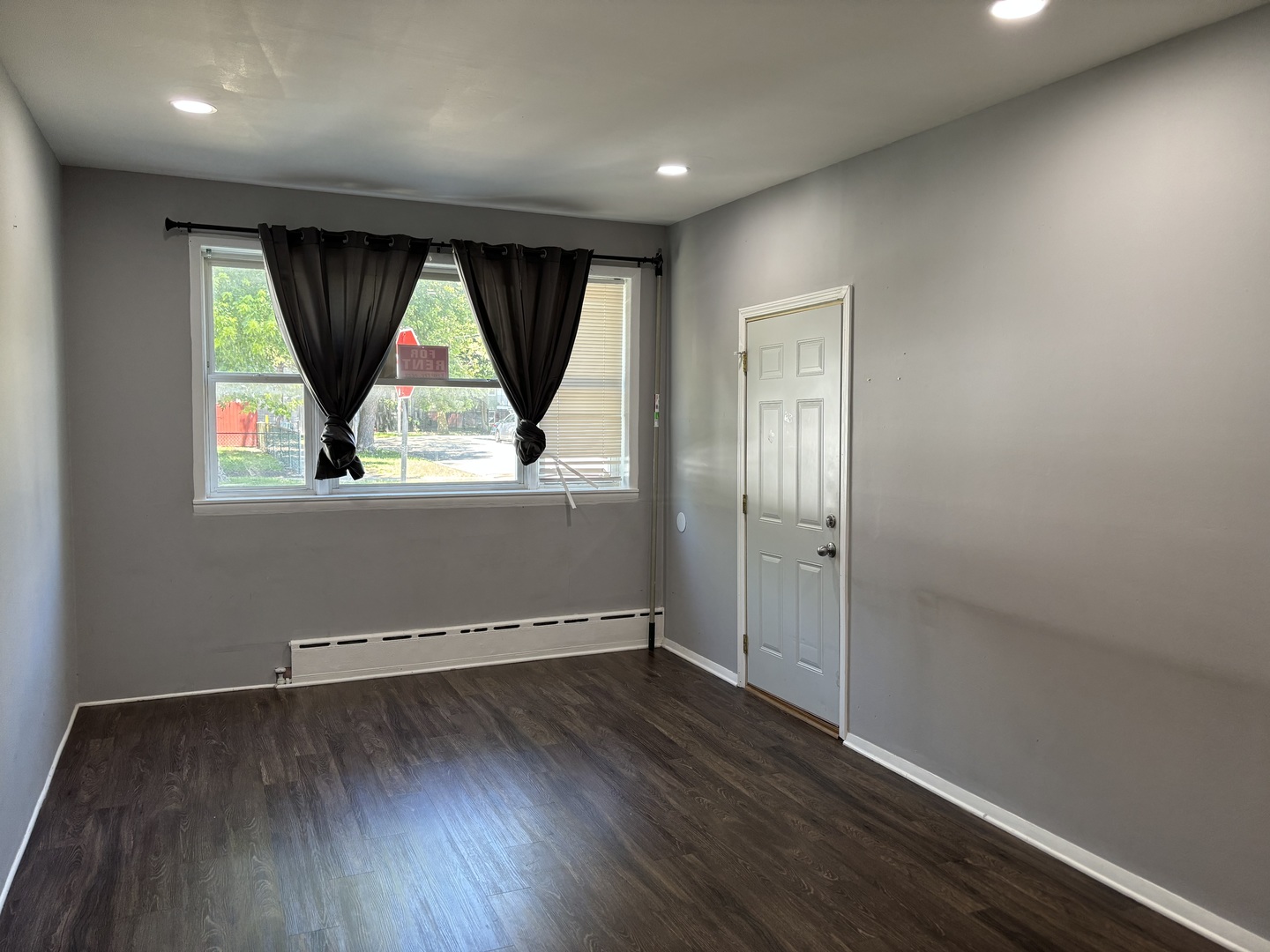 3053 N Elbridge Avenue 2-f Property Photo 2