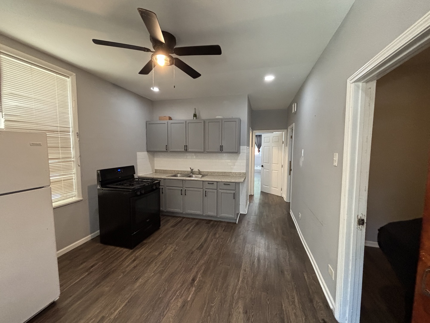 3053 N Elbridge Avenue 2-f Property Photo 13