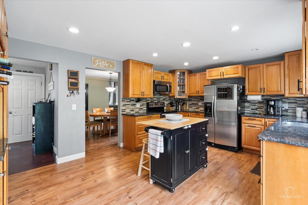 27w501 Williams Street Property Photo 4