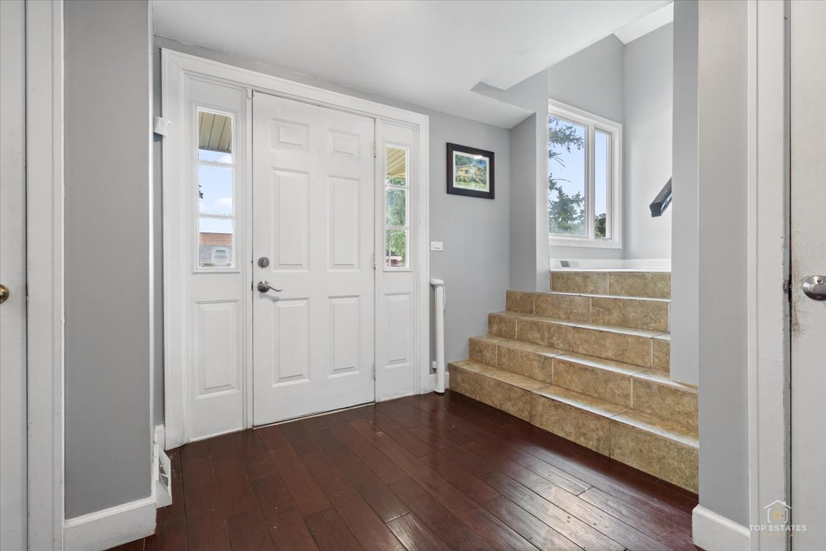 27w501 Williams Street Property Photo 8