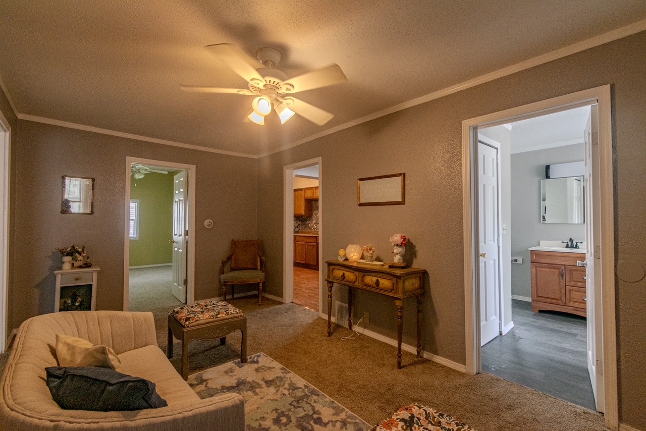 2642 Hanson Street Property Photo 4