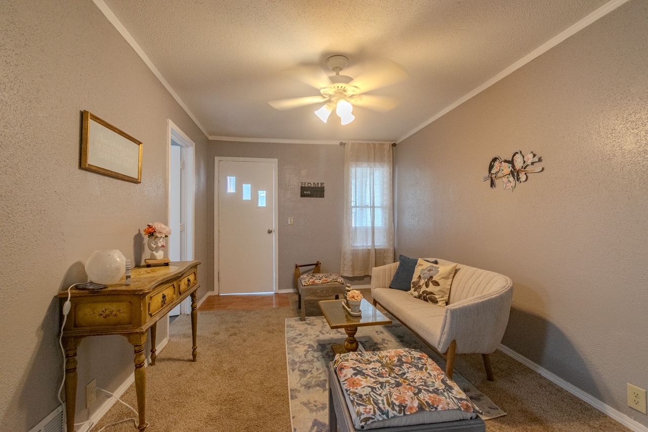 2642 Hanson Street Property Photo 5