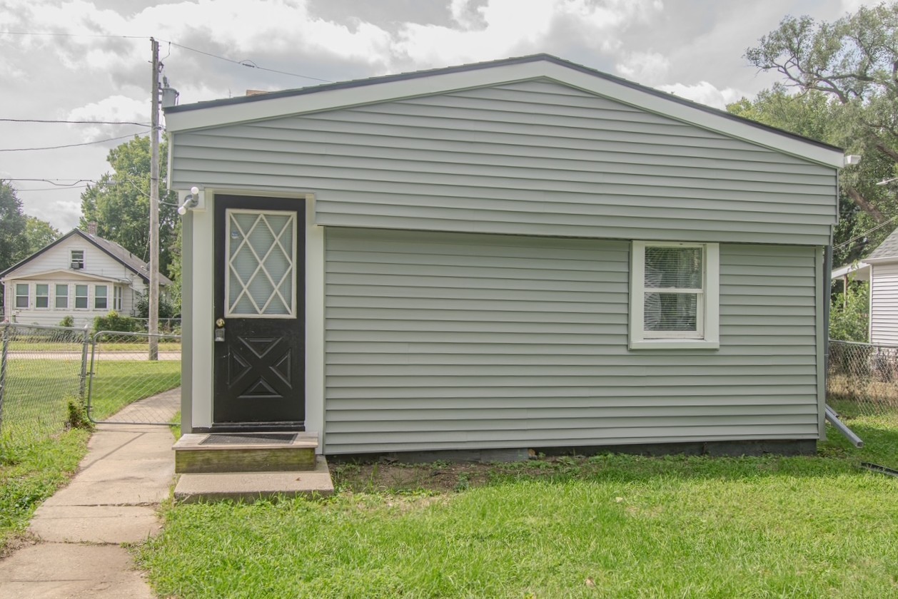2642 Hanson Street Property Photo 25