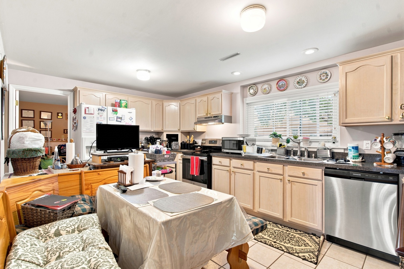 652 Sussex Lane Property Photo 3