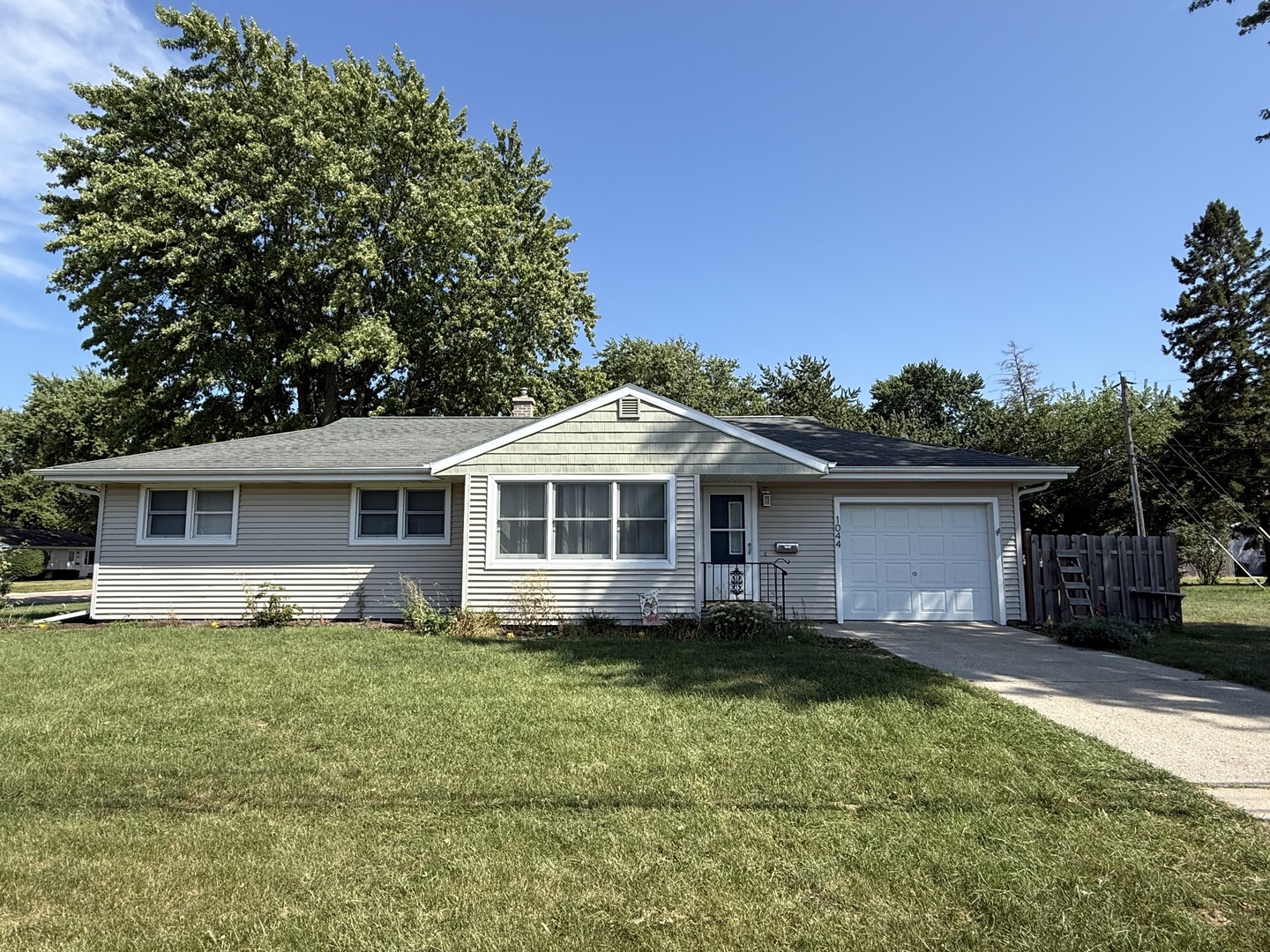 1044 Park Avenue Property Photo 1