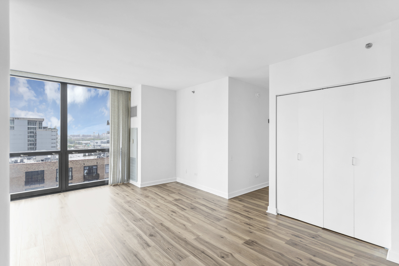 210 S Desplaines Street 1102 Property Photo 4