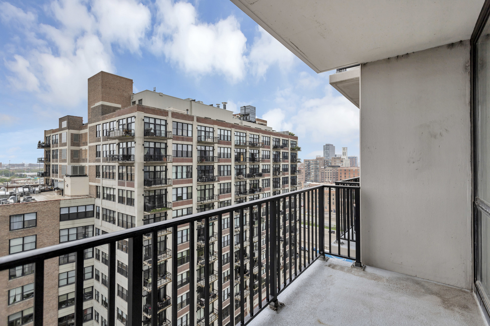 210 S Desplaines Street 1102 Property Photo 16