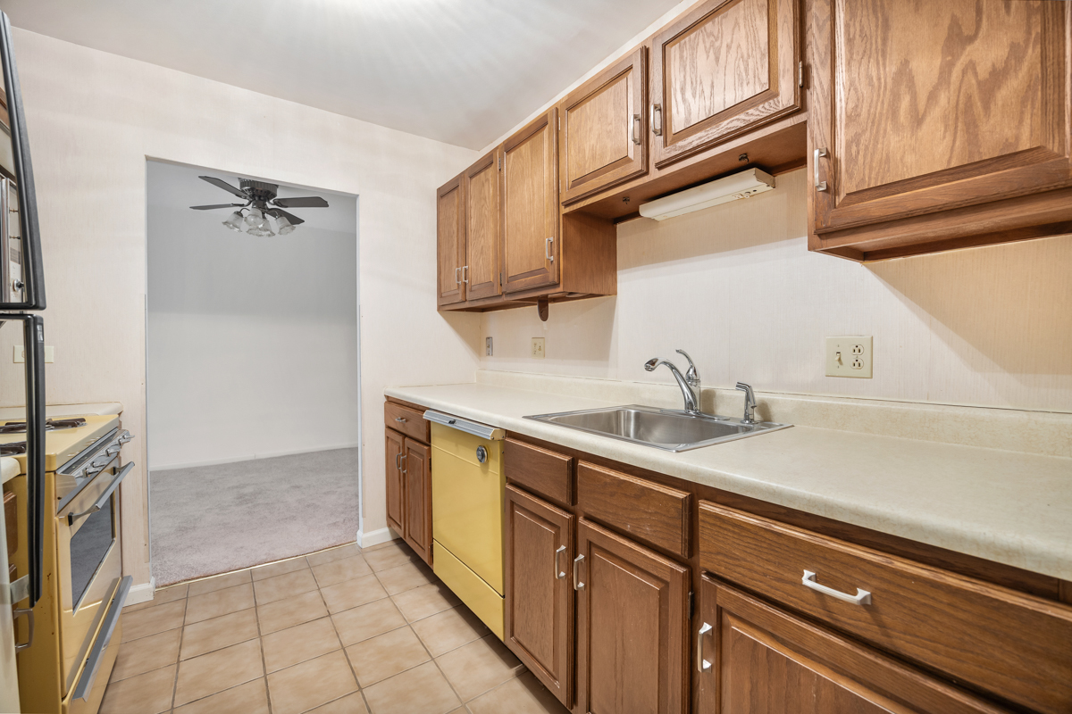 840 Wellington Avenue 218 Property Photo 10
