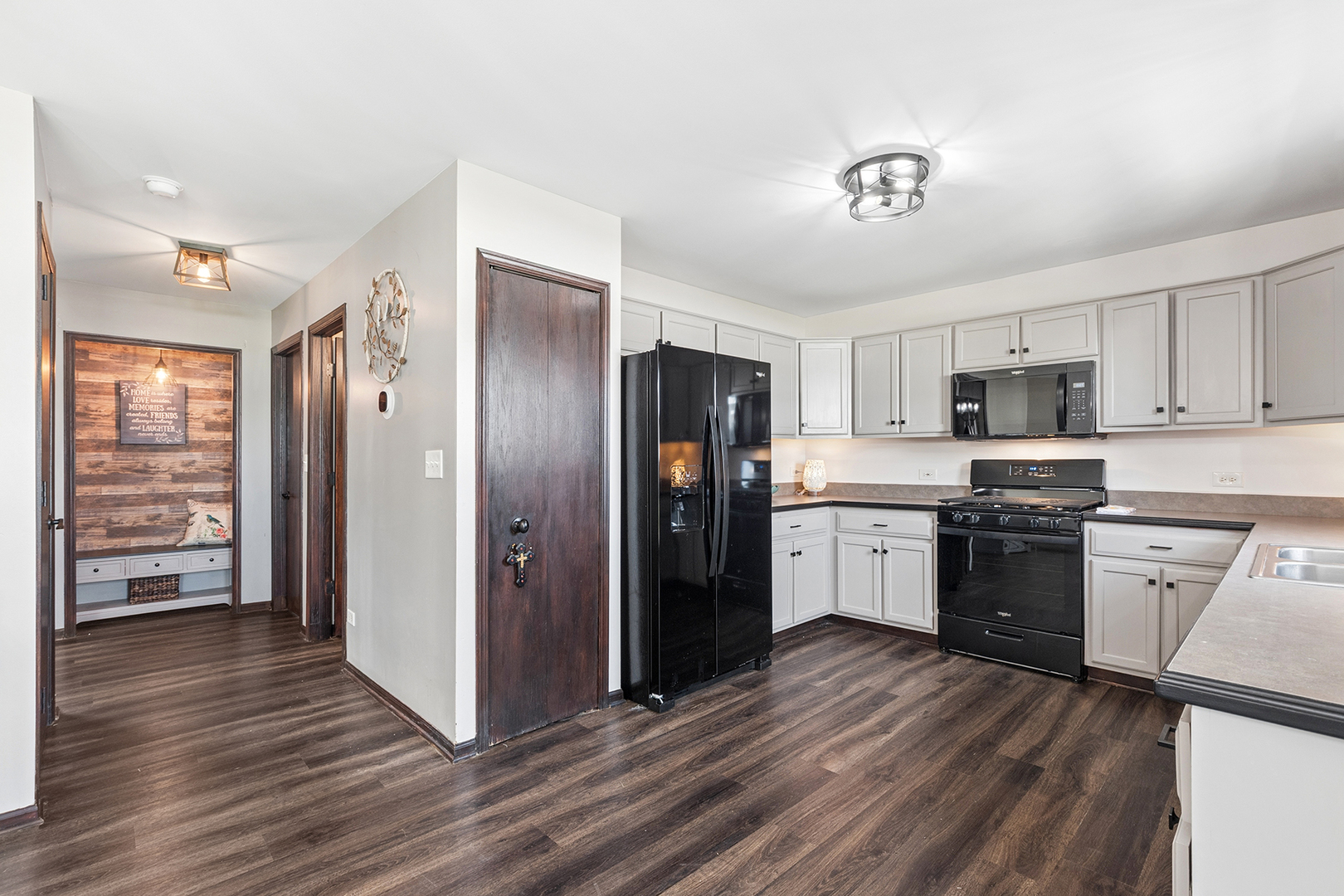 15504 Ridgefield Drive Property Photo 14