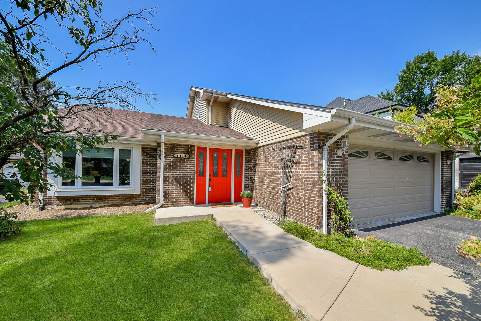 1126 S Edgewood Avenue Property Photo 1