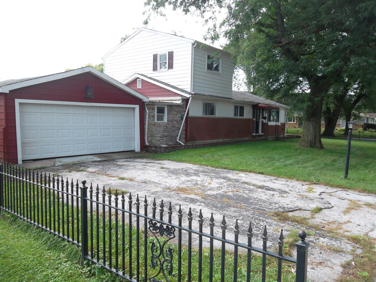 14045 S Claire Boulevard Property Photo 2