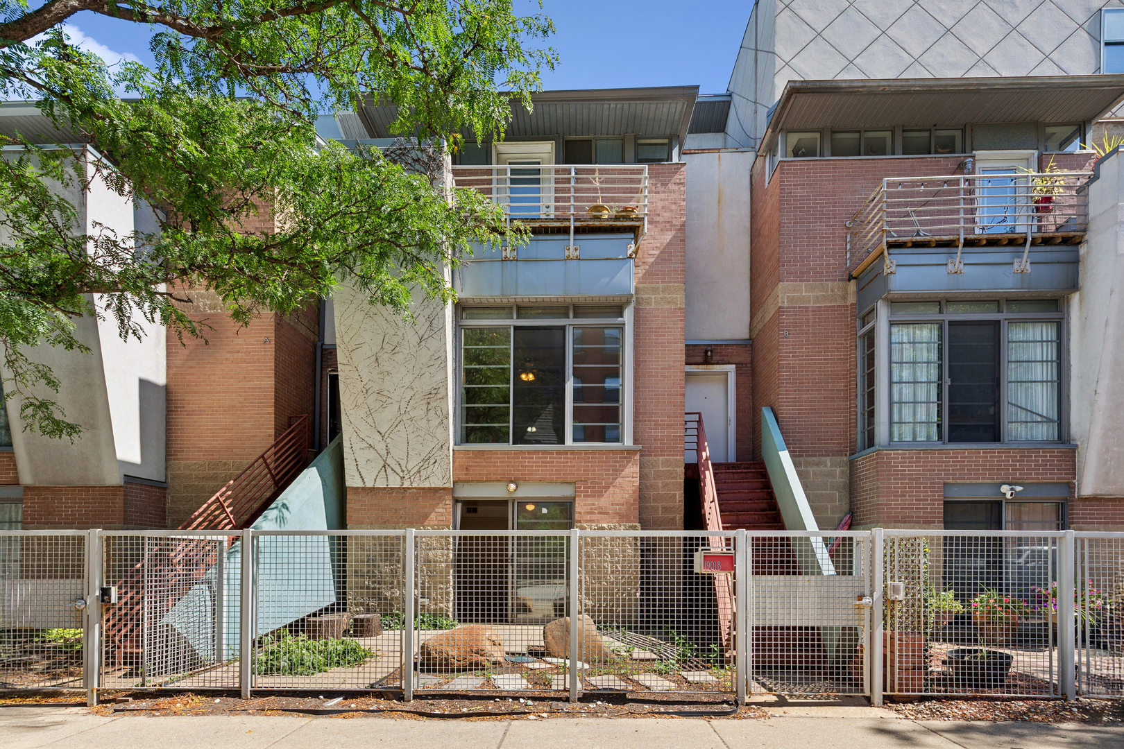 1901 S Clark Street B Property Photo 1
