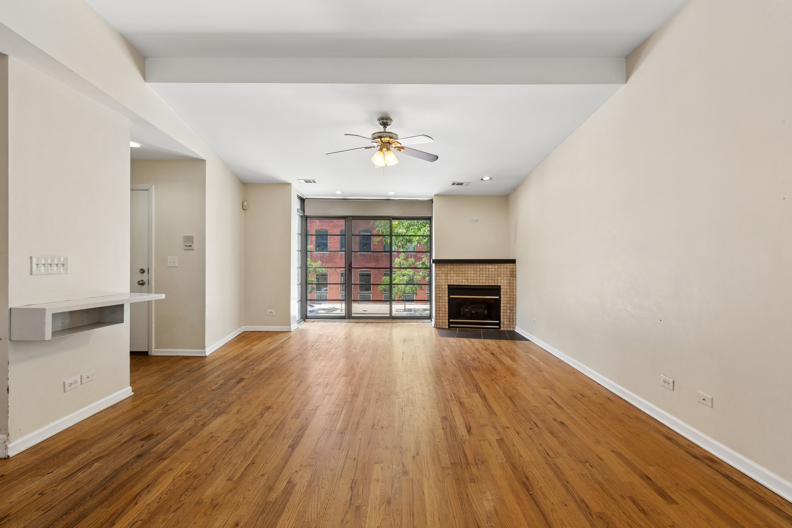 1901 S Clark Street B Property Photo 3