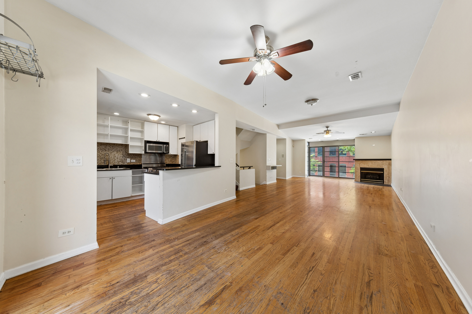 1901 S Clark Street B Property Photo 4