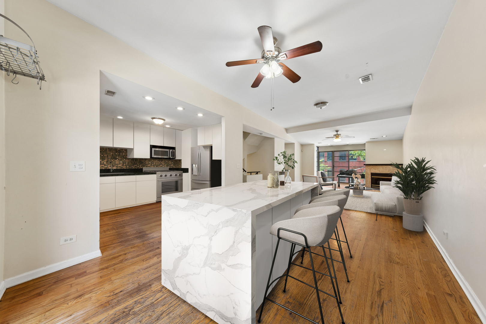 1901 S Clark Street B Property Photo 5