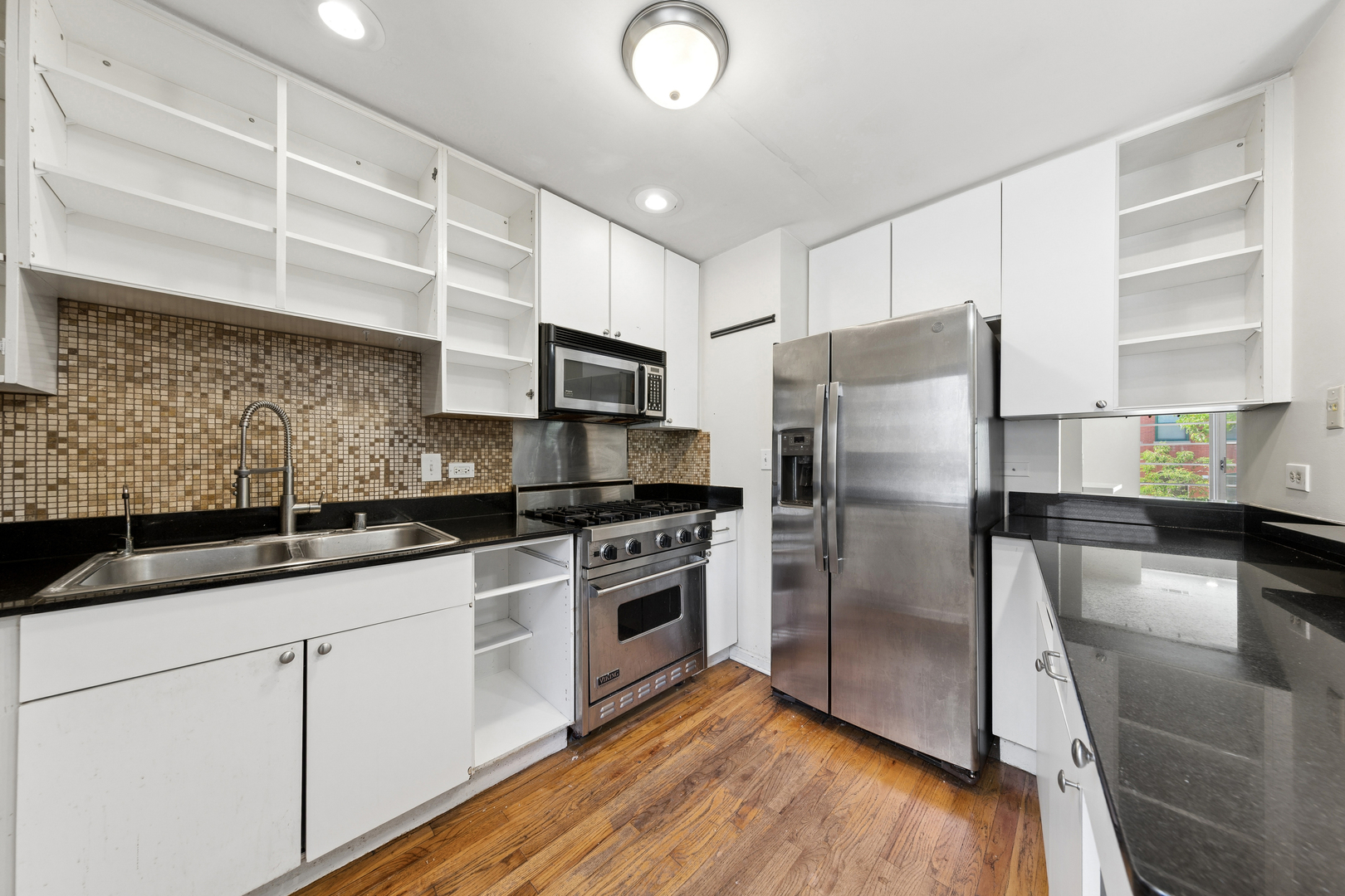 1901 S Clark Street B Property Photo 6