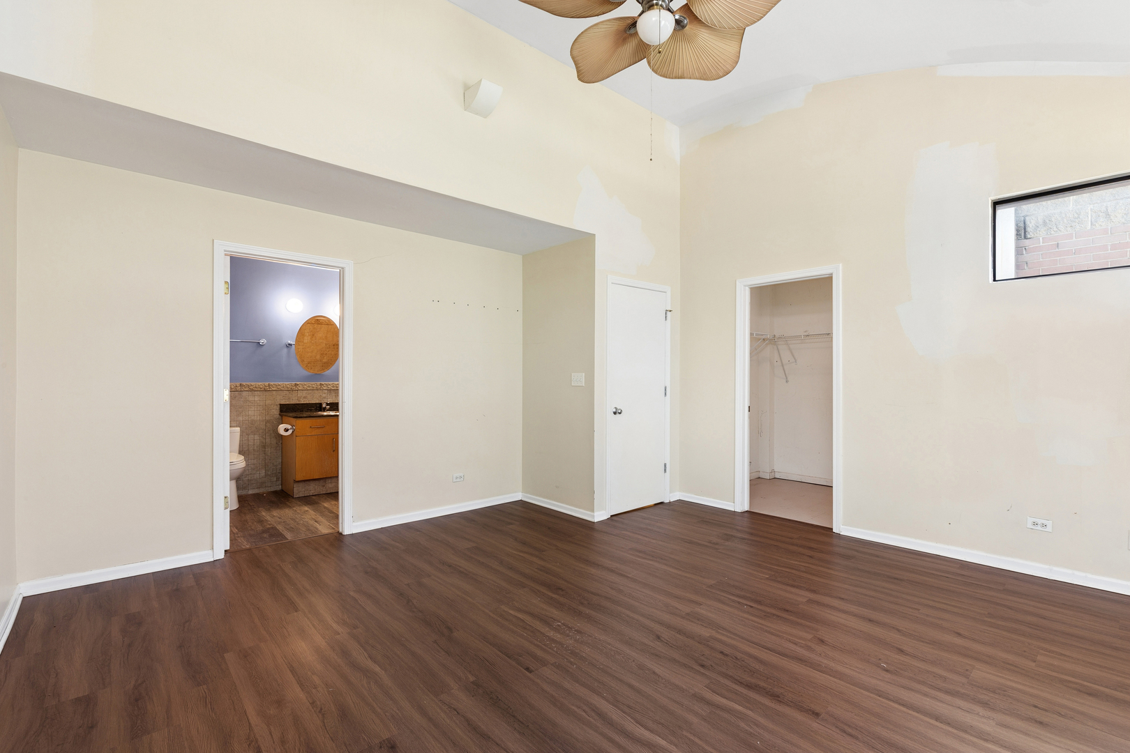 1901 S Clark Street B Property Photo 10