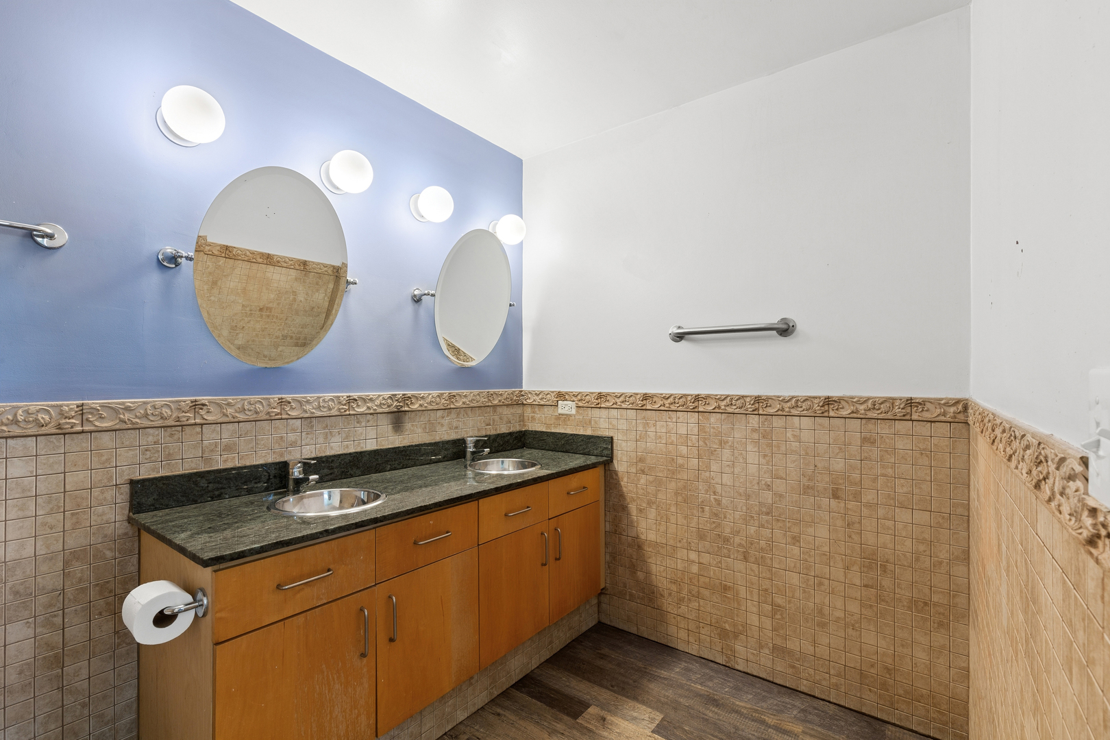 1901 S Clark Street B Property Photo 15