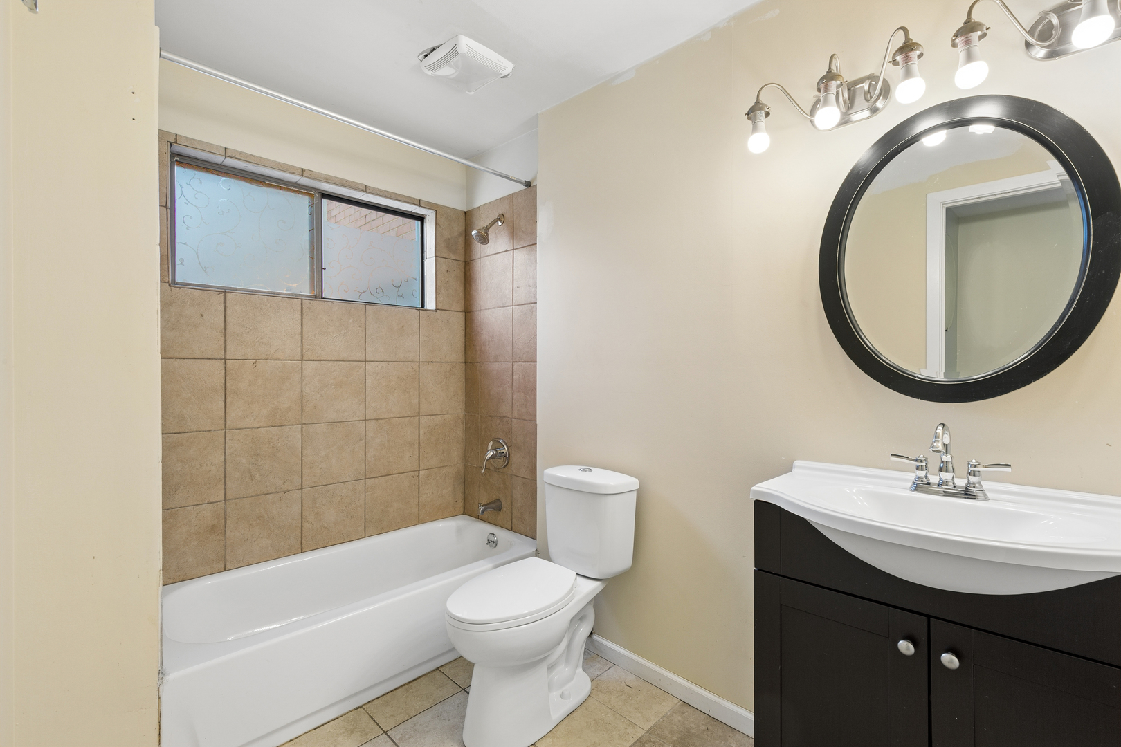1901 S Clark Street B Property Photo 17