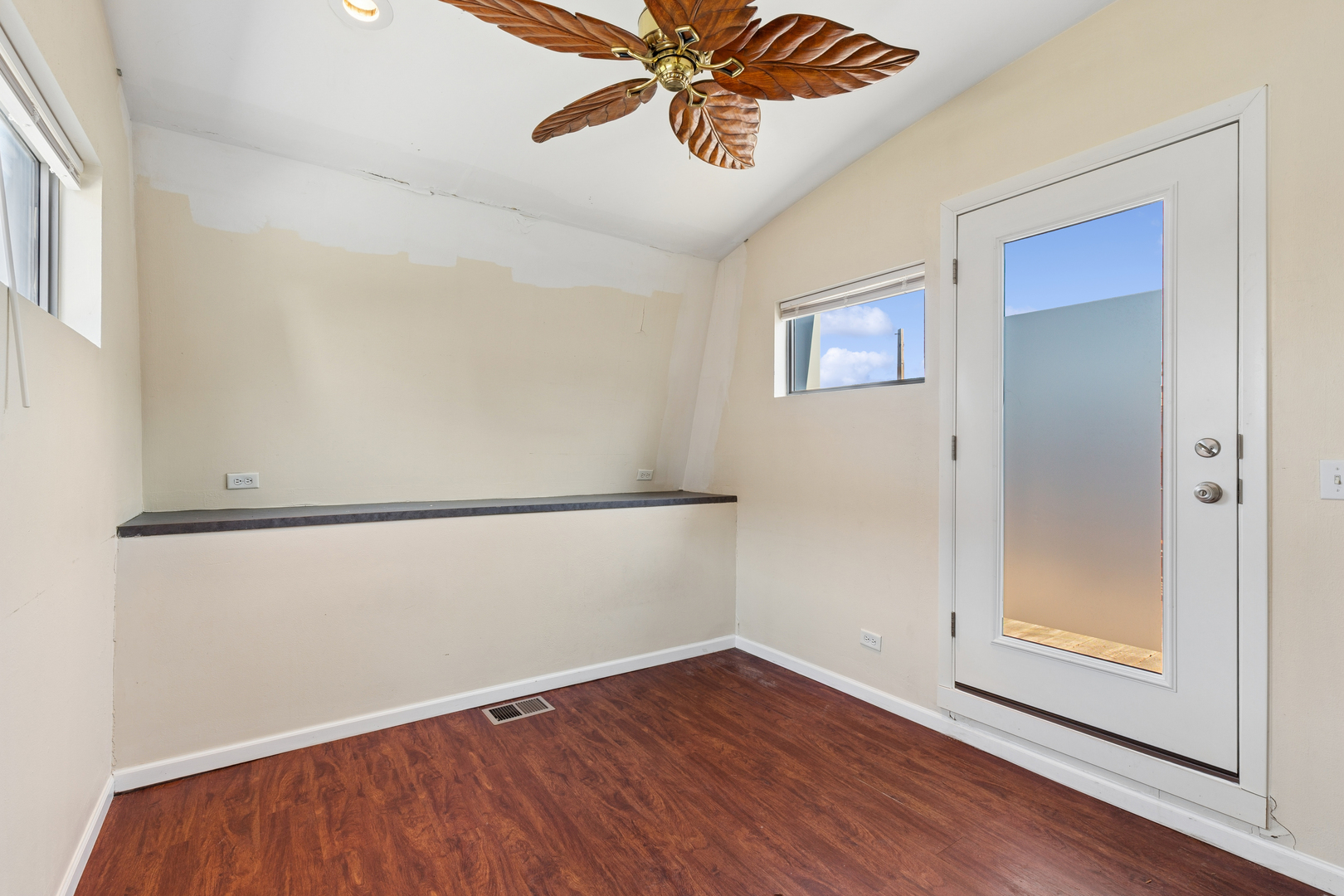 1901 S Clark Street B Property Photo 19