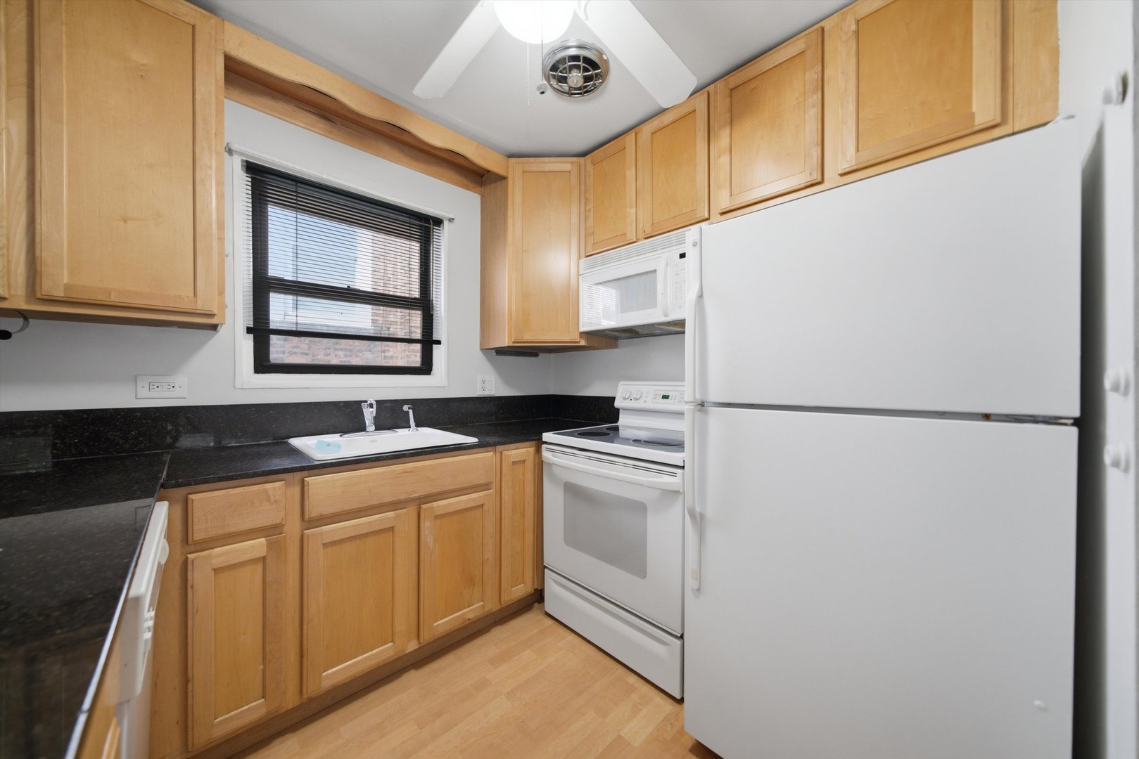 503 Sheridan Road 3b Property Photo 2