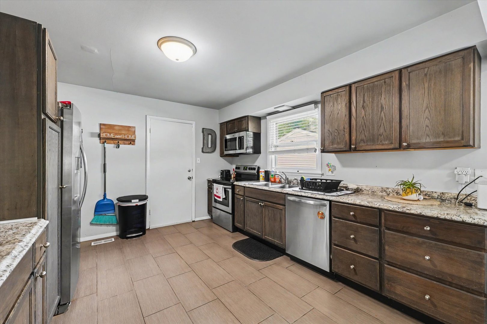 1906 Winchester Drive Property Photo 12