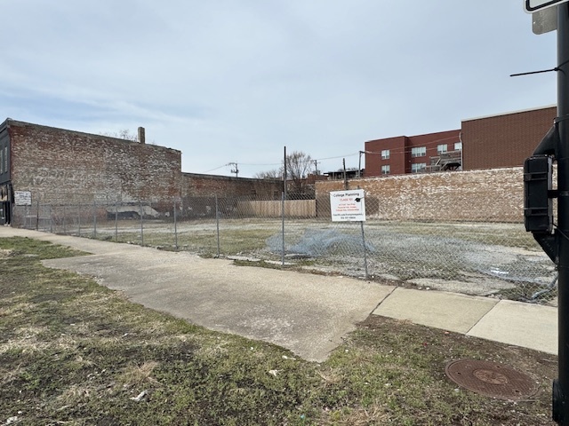 131 E 43rd Street Property Photo 1