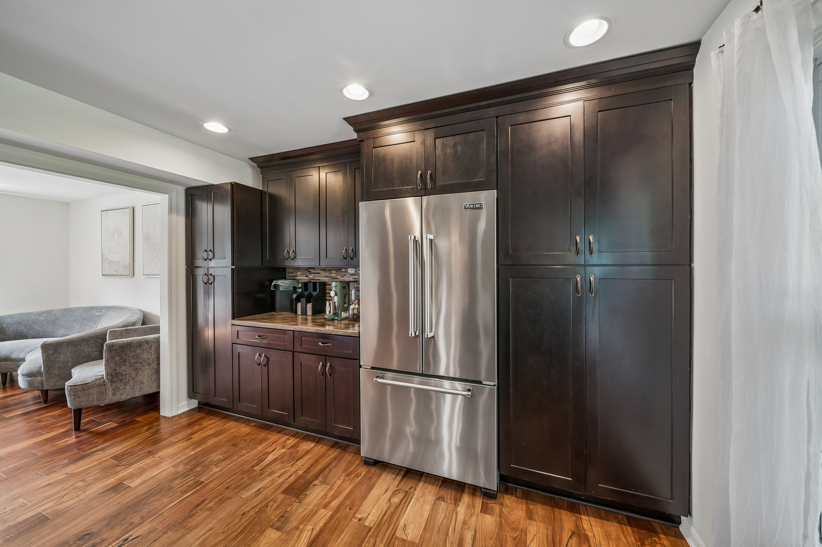 5s671 Buttonwood Court Property Photo 3