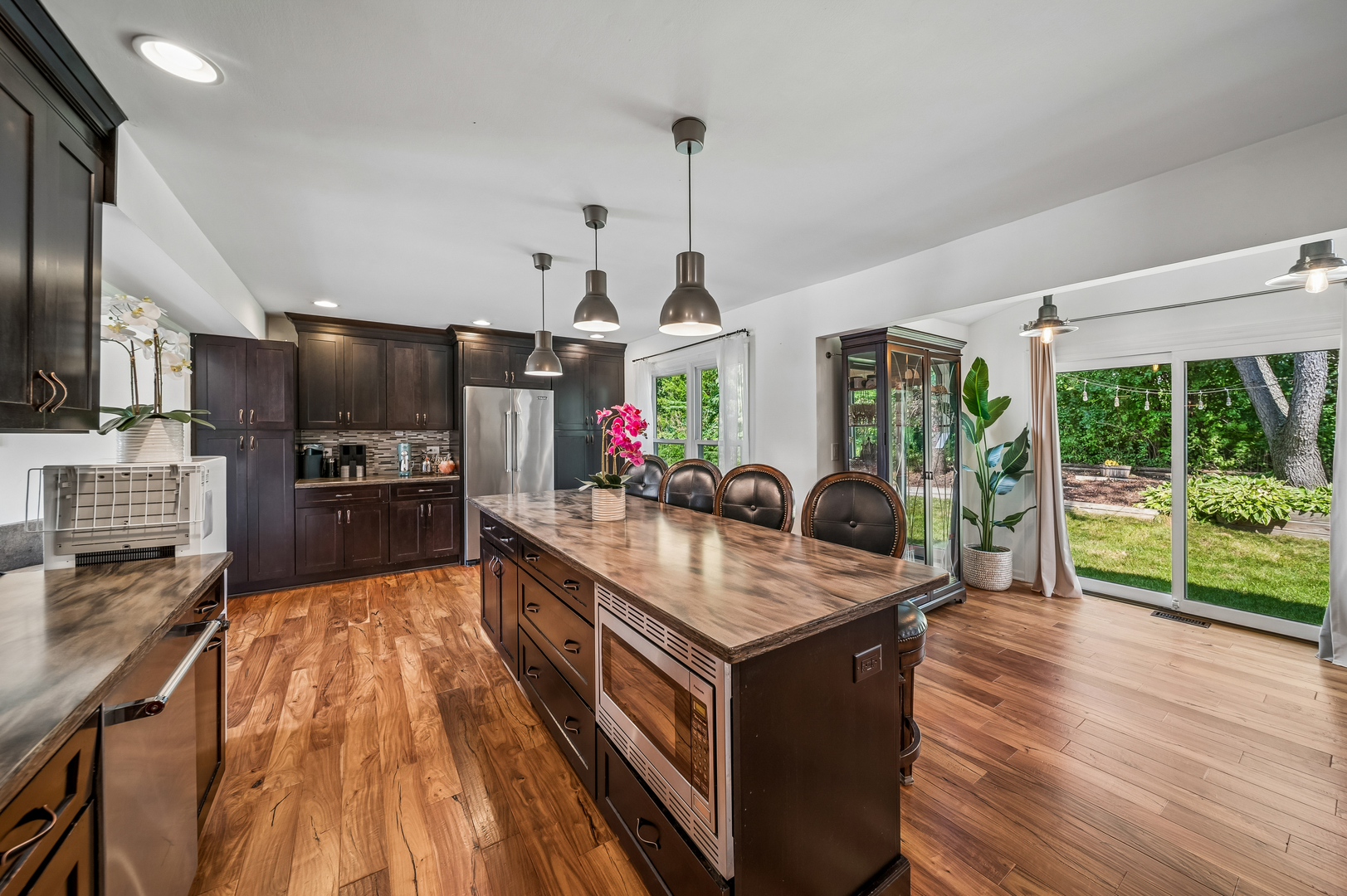 5s671 Buttonwood Court Property Photo 4