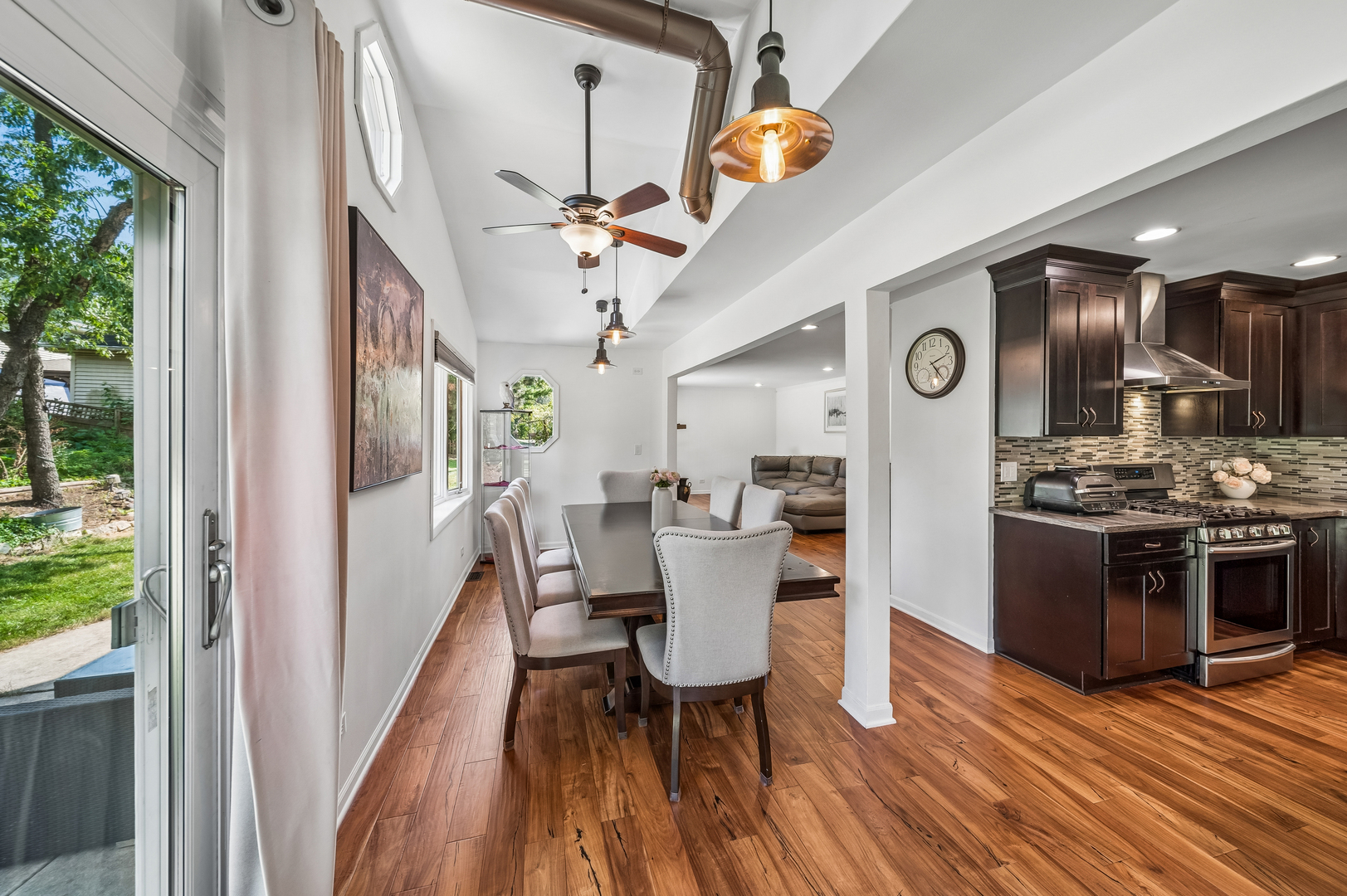 5s671 Buttonwood Court Property Photo 12