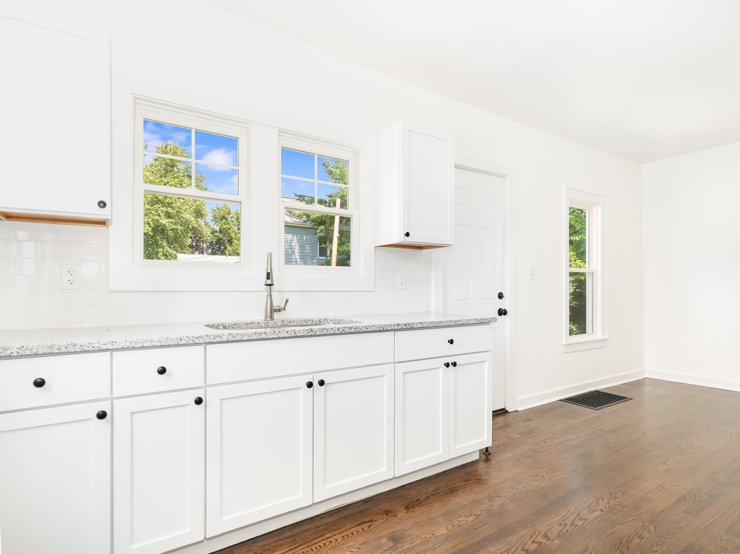 510 W 8th Street Property Photo 4