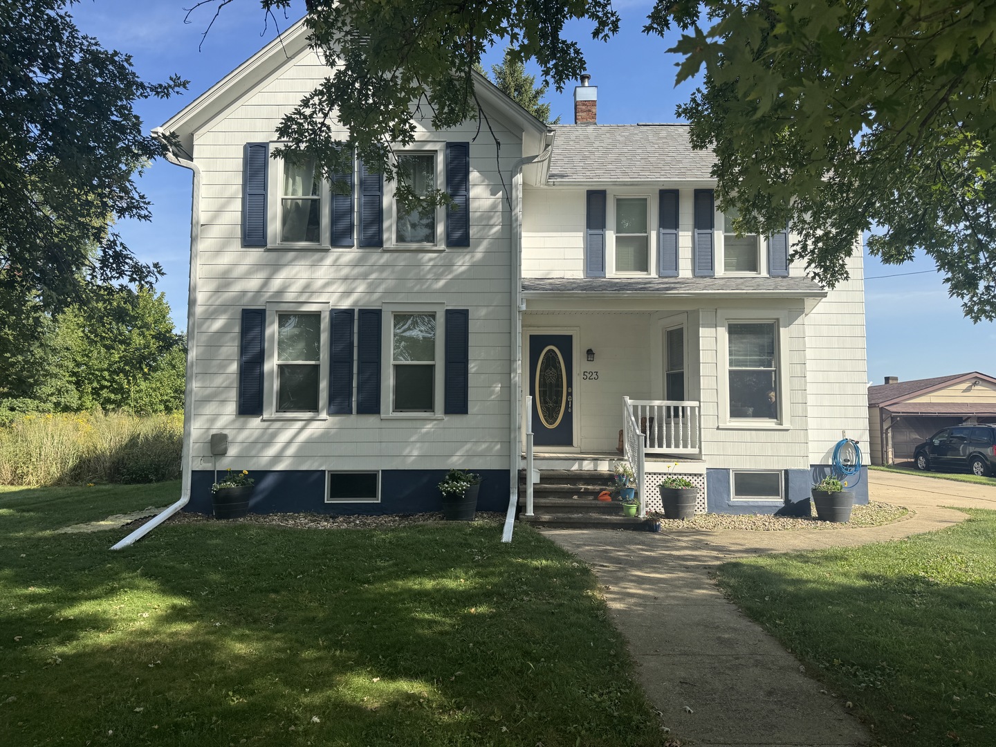 523 E Wells Street Property Photo 1