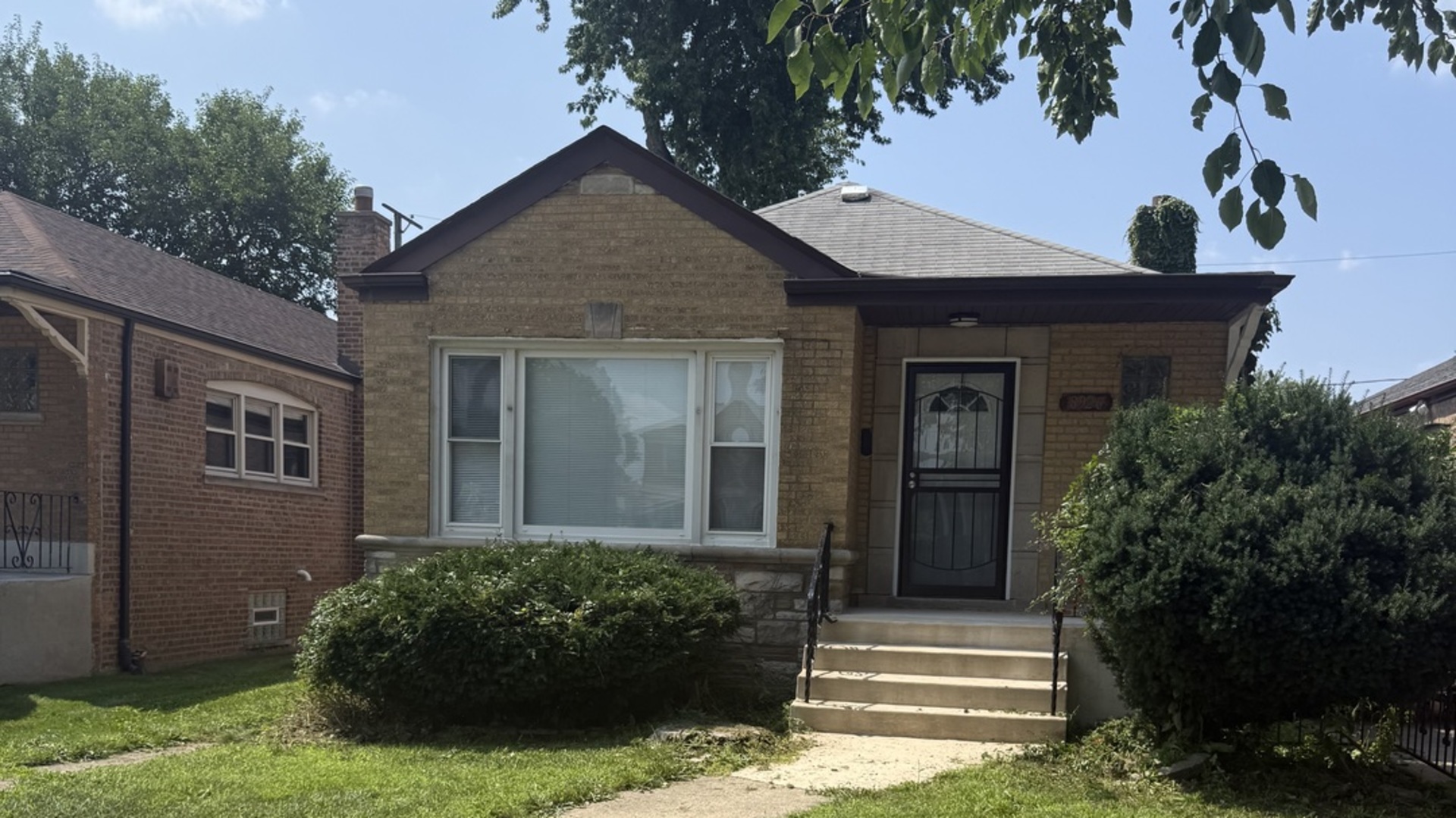 8926 S Paxton Avenue Property Photo 1