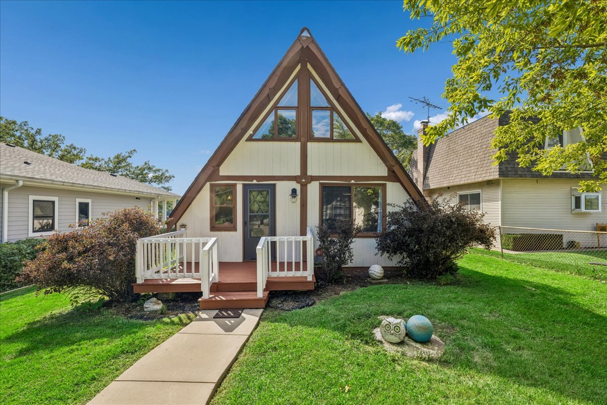 40576 N Grand Avenue Property Photo 1