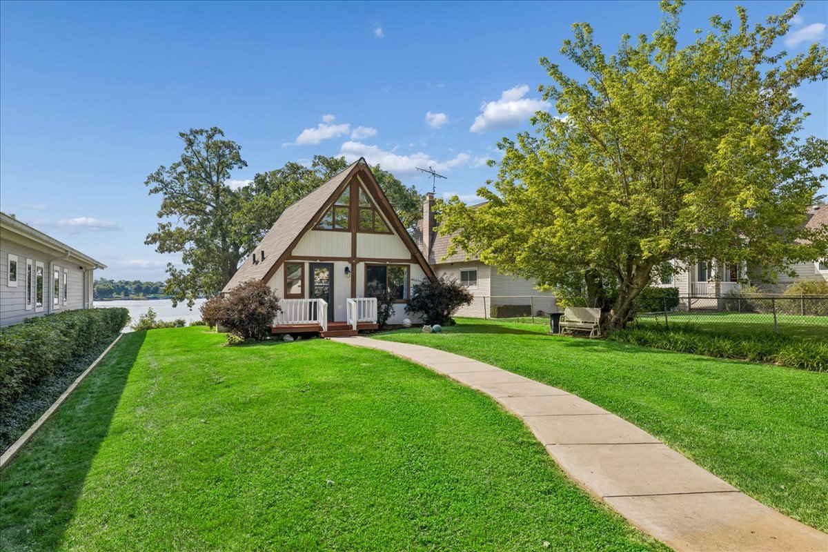 40576 N Grand Avenue Property Photo 2