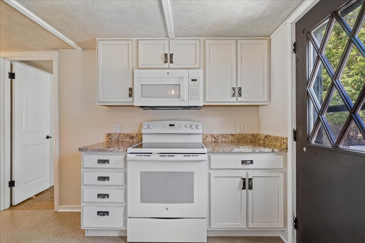 40576 N Grand Avenue Property Photo 6