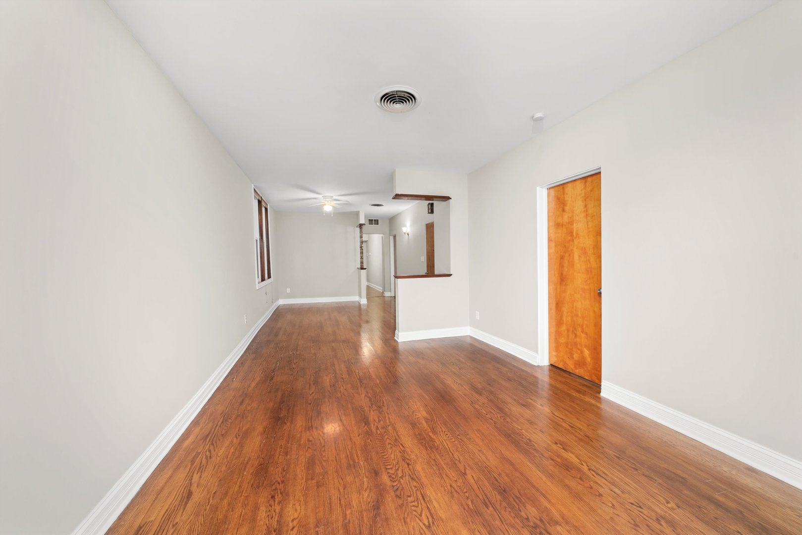 2420 S Oakley Avenue Property Photo 4